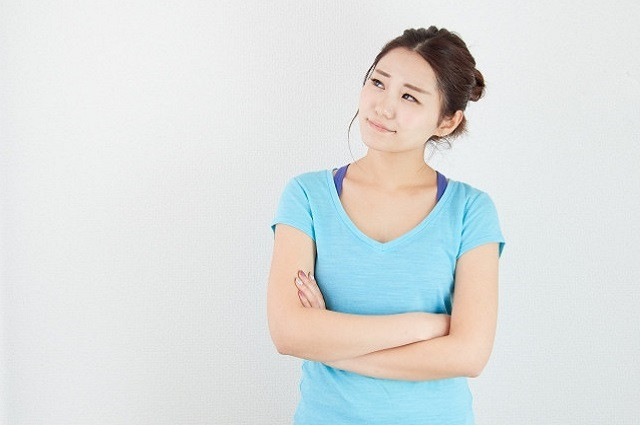 考えている女性